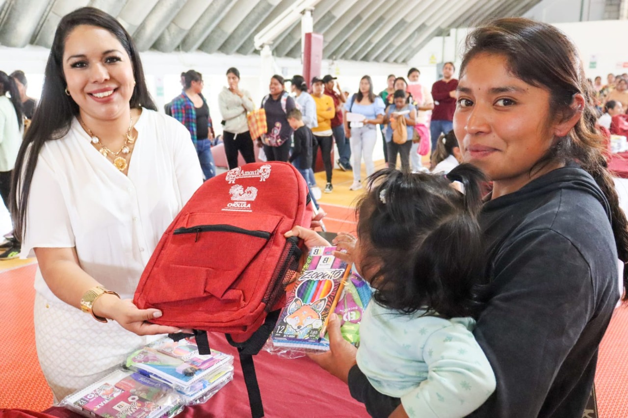 Entregan más de 4 mil kits escolares en San Pedro Cholula