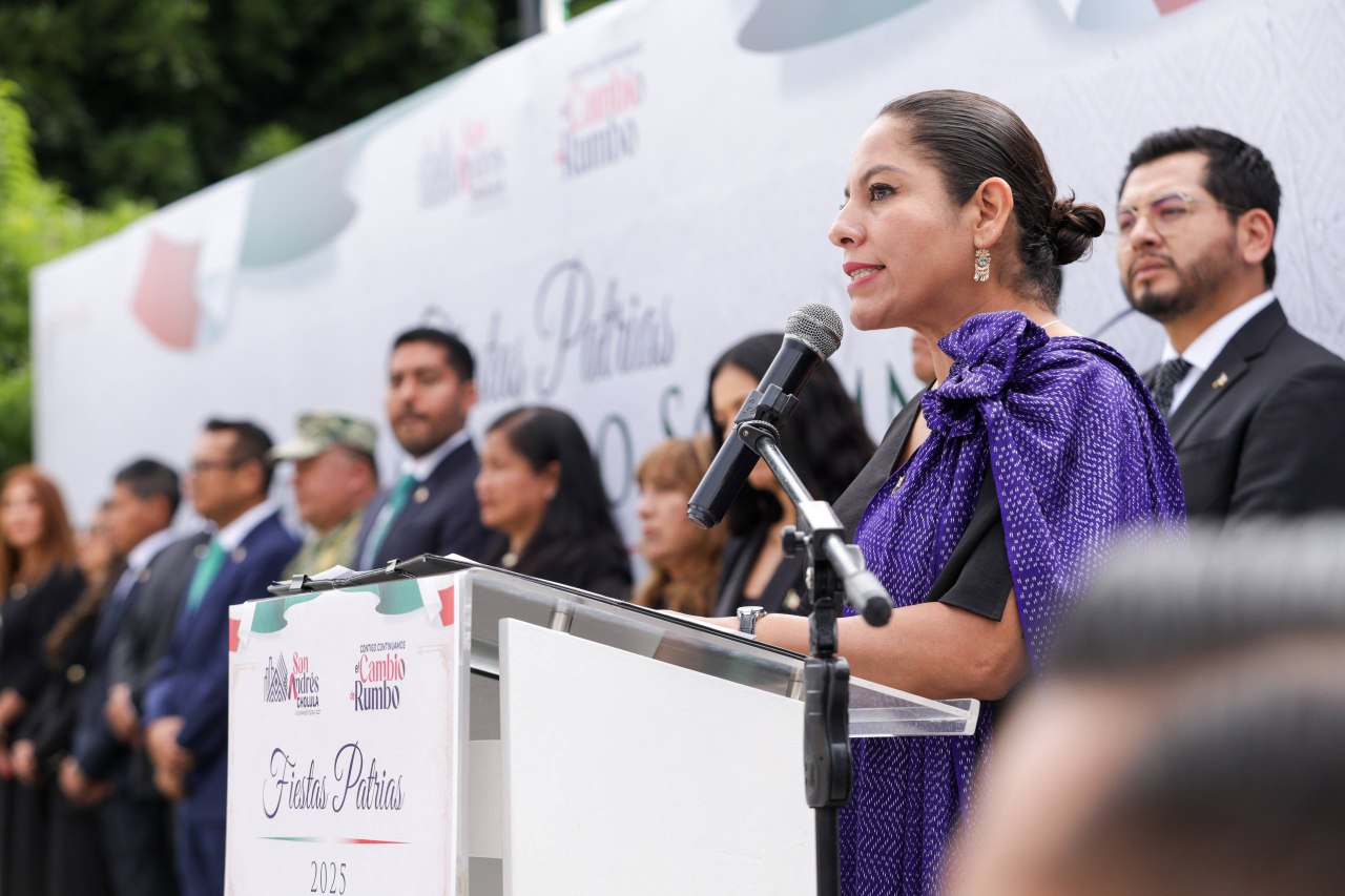 Lupita Cuautle encabeza develación del Bando Solemne 2025 en San Andrés Cholula