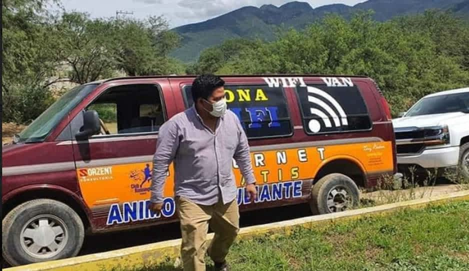 Faustino ayuda con internet gratis a estudiantes de Ajalpan