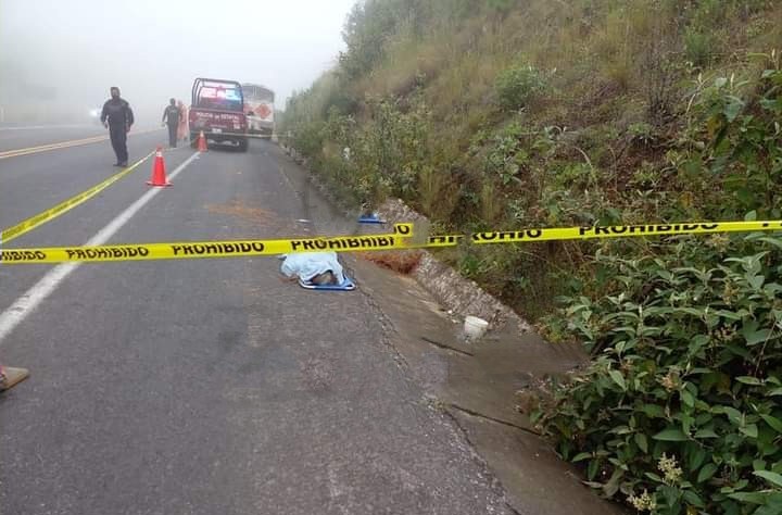 Mujer muere arrollada en la autopista Teziutlán-Virreyes