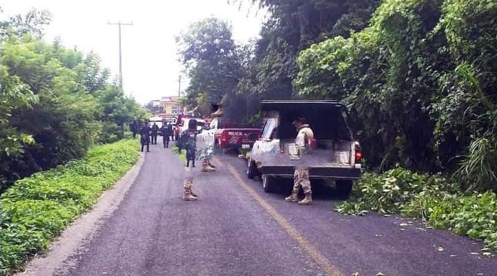 Caen taxista, talachero y mecánico que fingían ser militares en Tlatlauquitepec
