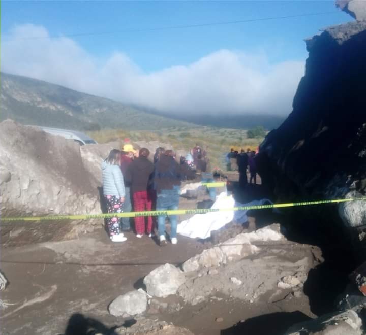 Mueren dos hombres al caer en puente colapsado de Tlachichuca