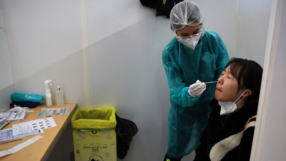 China quita visas a viajeros surcoreanos en disputa por el coronavirus