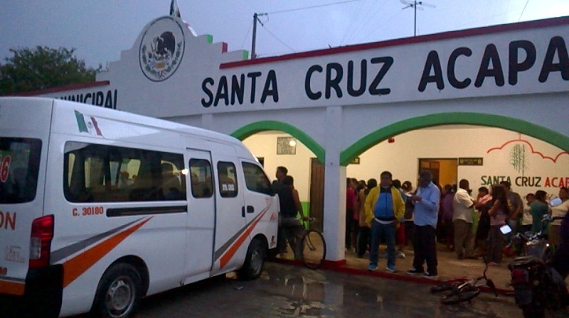 Retienen unidades de transporte en Santa Cruz Acapa