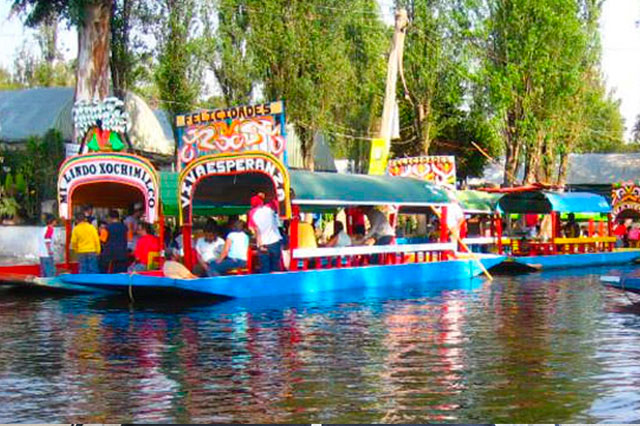Por coronavirus cierran embarcaderos de Xochimilco