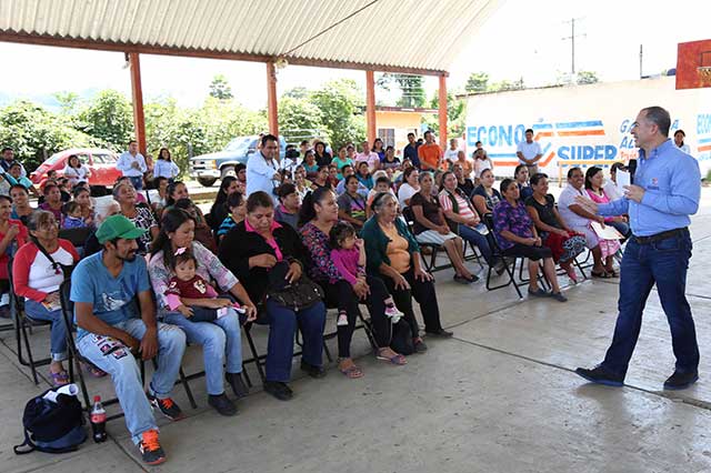 Inicia Xicotepec Programa de piso y techo digno