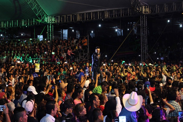 Amor y romanticismo en el segundo concierto en la feria de Xicotepec