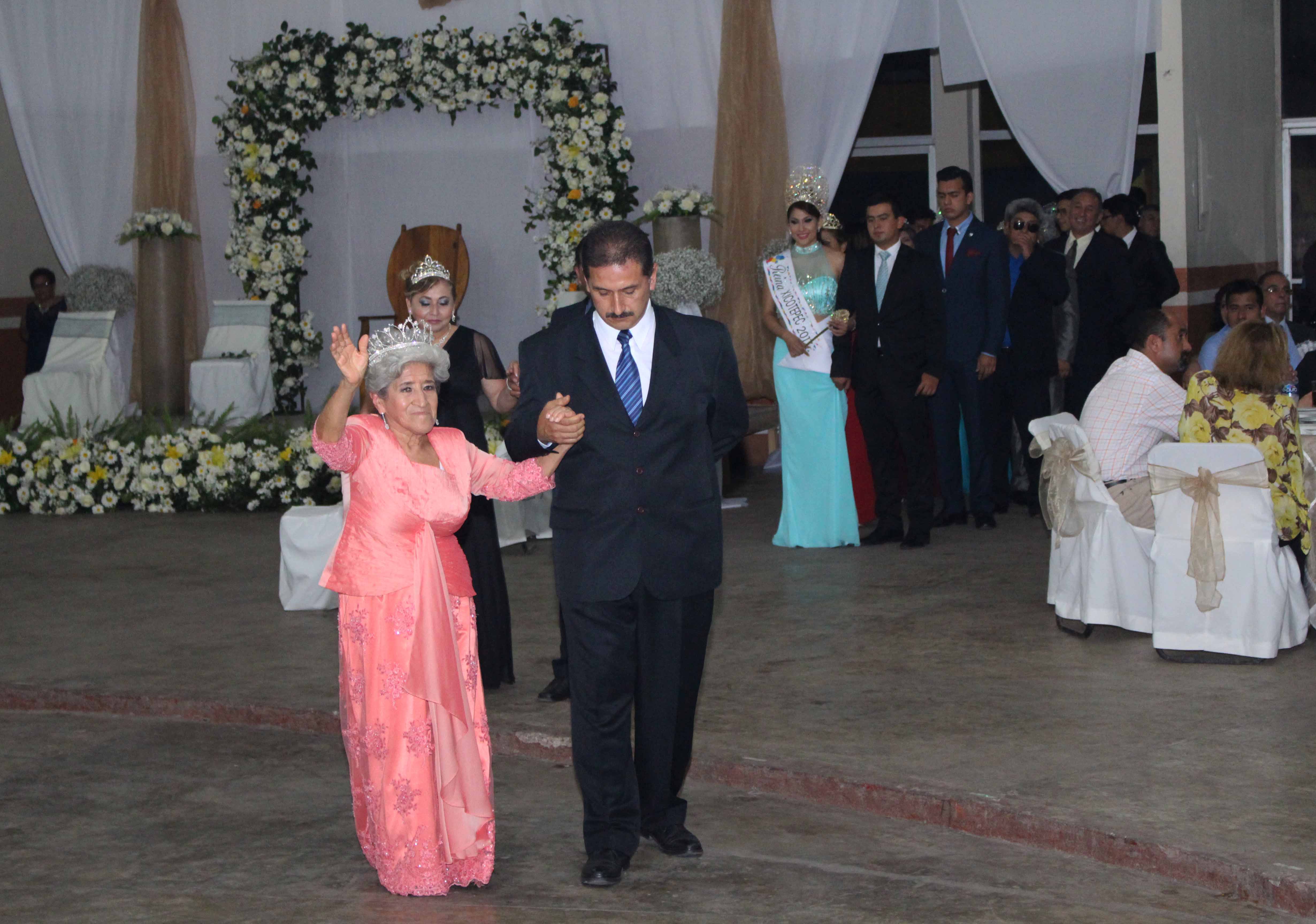  Realiza Inapam coronación de su reina en la Feria de Xicotepec