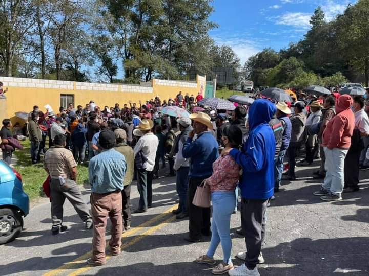 Por conflicto por perforación de pozo cierran vialidad entre Xiutetelco y Teziutlán