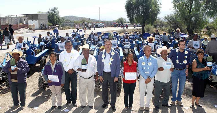 Entrega RMV obras y acciones en Xochitlán Todos Santos