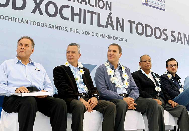 Entrega RMV obras y acciones en Xochitlán Todos Santos