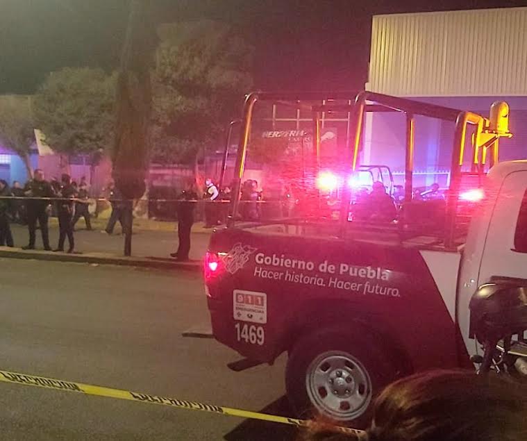 Lo acribillan en Xonacatepec y se estrella contra poste