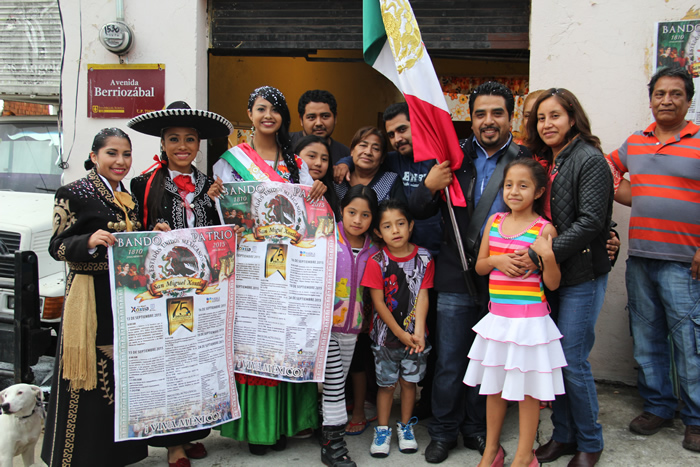 Colocan bandos por fiestas patrias en San Miguel Xoxtla