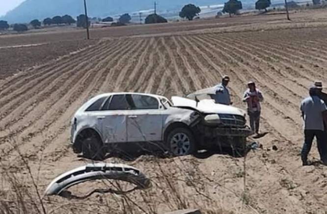 Volcadura de camioneta deja lesionados en Cuyoaco