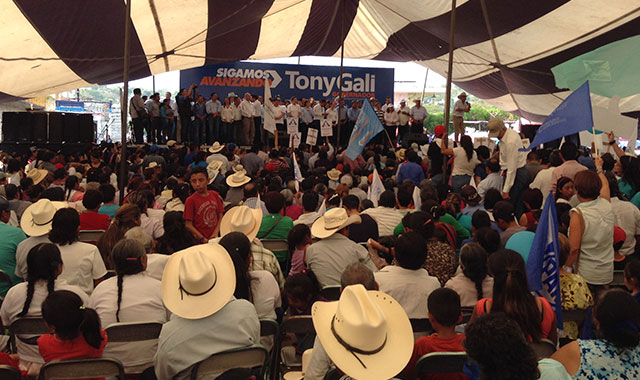 Antonio Gali cierra su campaña en la Mixteca de Puebla