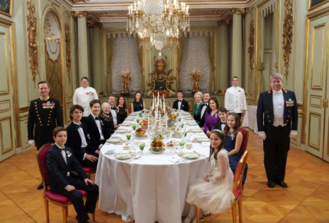 La familia real danesa sorprende a la reina Margarita con una cena de cumpleaños