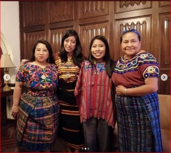 Yalitza Aparicio se reúne con Rigoberta Menchú en Guatemala