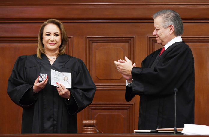 Ministra Yasmín Esquivel puede ir a la cárcel por plagio