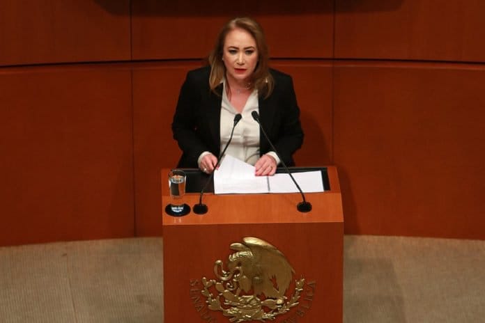 Ministra Esquivel presenta pruebas para defender su tesis