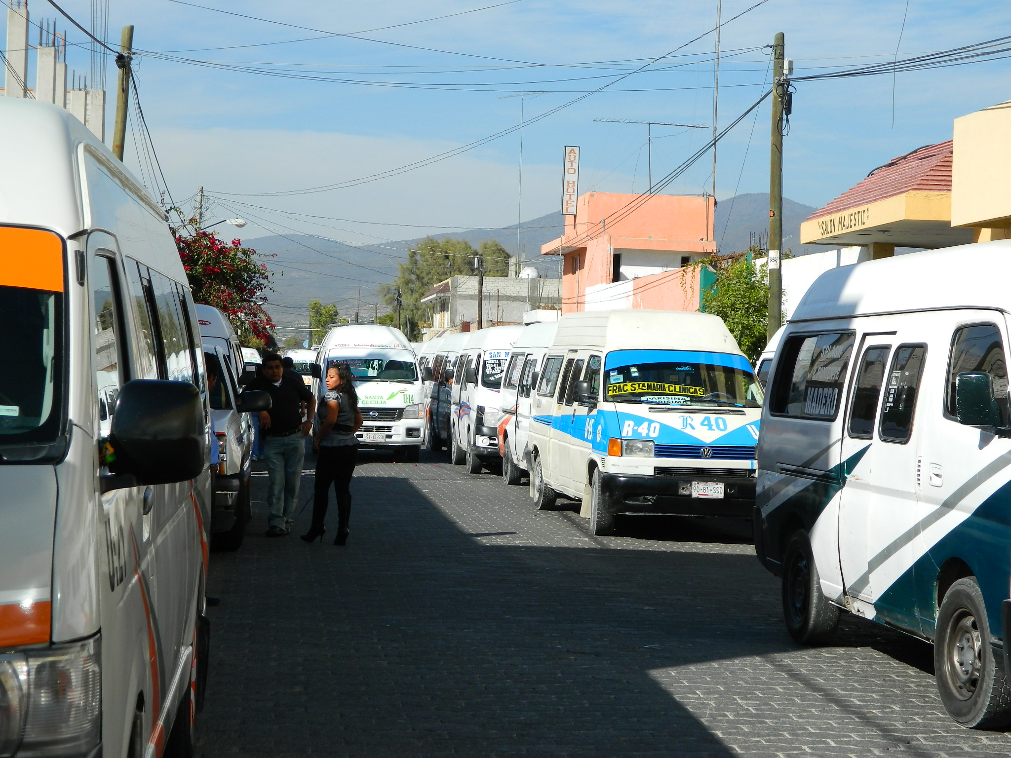 Desinfectan transporte público en Tehuacán ante Covid-19