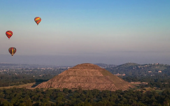 Cancelan empresas de vuelo en globo aerostático en Teotihuacán 