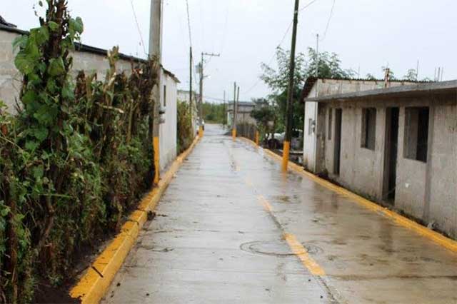 Entrega edil de Zacapoaxtla pavimentación en la junta auxiliar de Xalacapan
