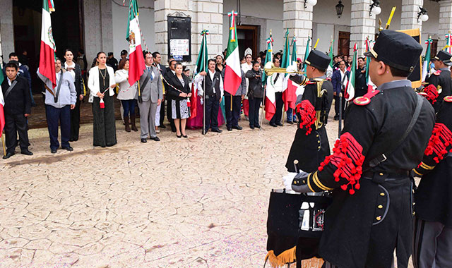 Zacapoaxtla recuerda con desfile el 154 aniversario de la Batalla de Puebla