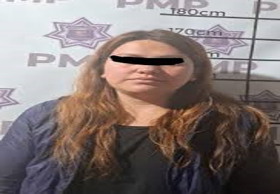 Defienden a mujer que es acusada de robar mercancía en una tienda