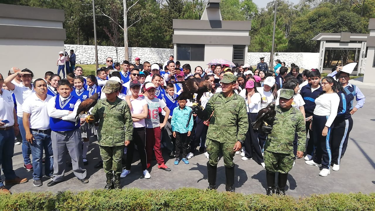 Escolares de Zacapoaxtla visitan Heroico Colegio Militar