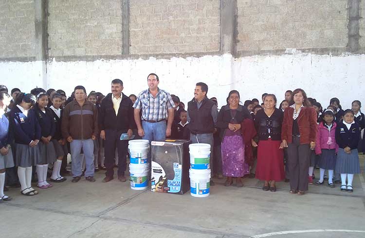 Alcalde de Zacapoaxtla entrega apoyos y supervisa obras en Francisco I Madero