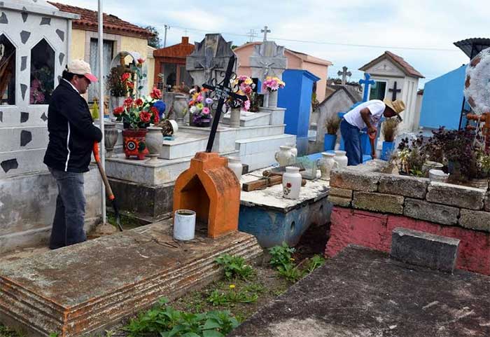 Reparan tumbas de héroes Zacapoaxtecos del 5 de Mayo