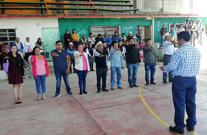 Rinden protesta presidentes auxiliares de Zacapoaxtla