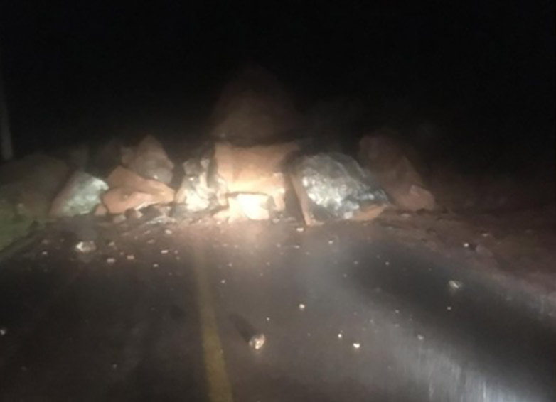 Derrumbes en carreteras de Jilotzingo – Zacatlán y Atzalan