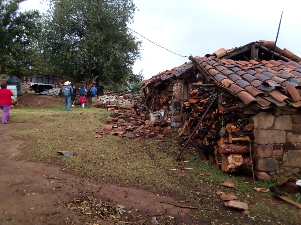 Cuatro viviendas dañadas es el saldo de tornado en Zacatlán