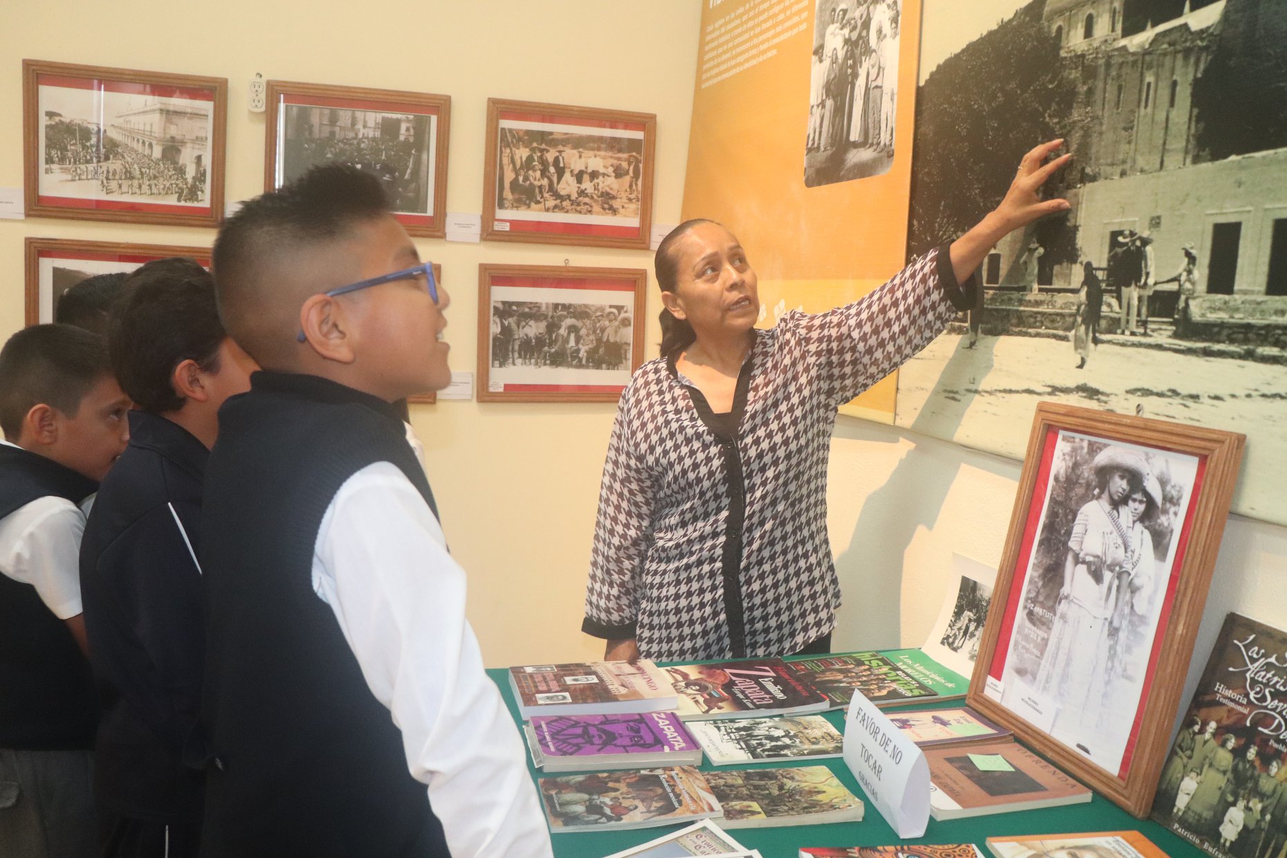 Exhiben exposición fotográfica de Zapata en Museo de Tepexi