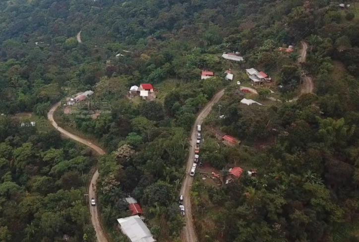Caen policías a barranco de 500 metros en Zoquitlán; uno muere