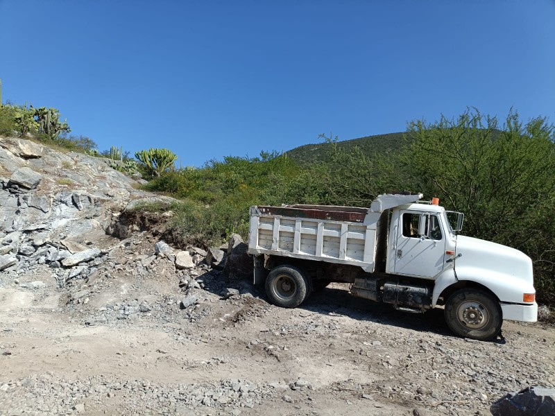 Dinamitan cerros en Zapotitlán para extraer piedra, denuncian habitantes