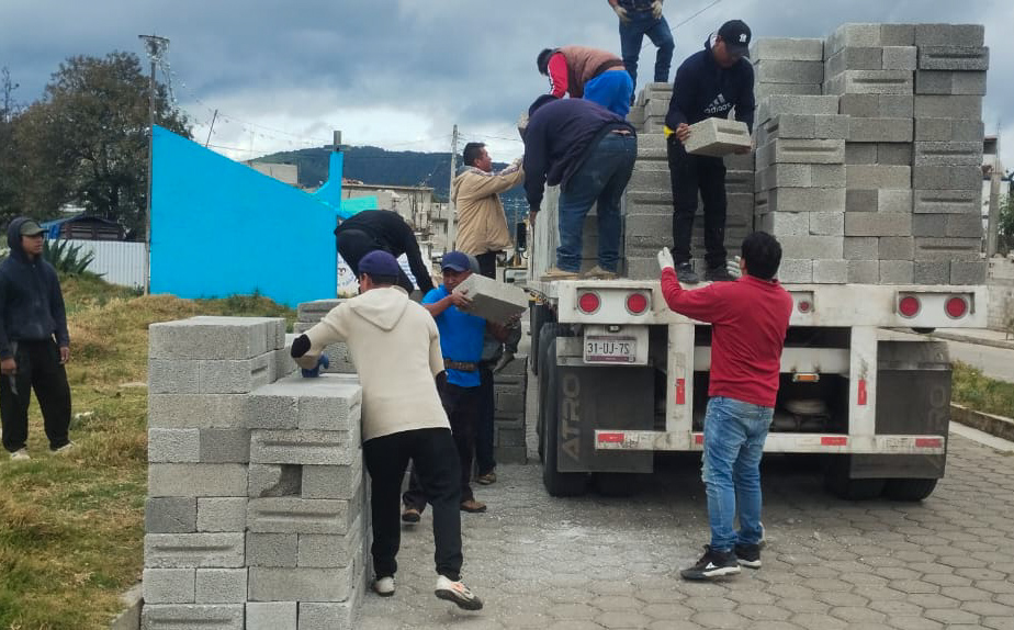 Por gestión de Antorcha entregan block a habitantes de Zautla