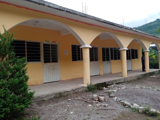 Alumnos de Zihuateutla solicitan predio para la construcción de su escuela