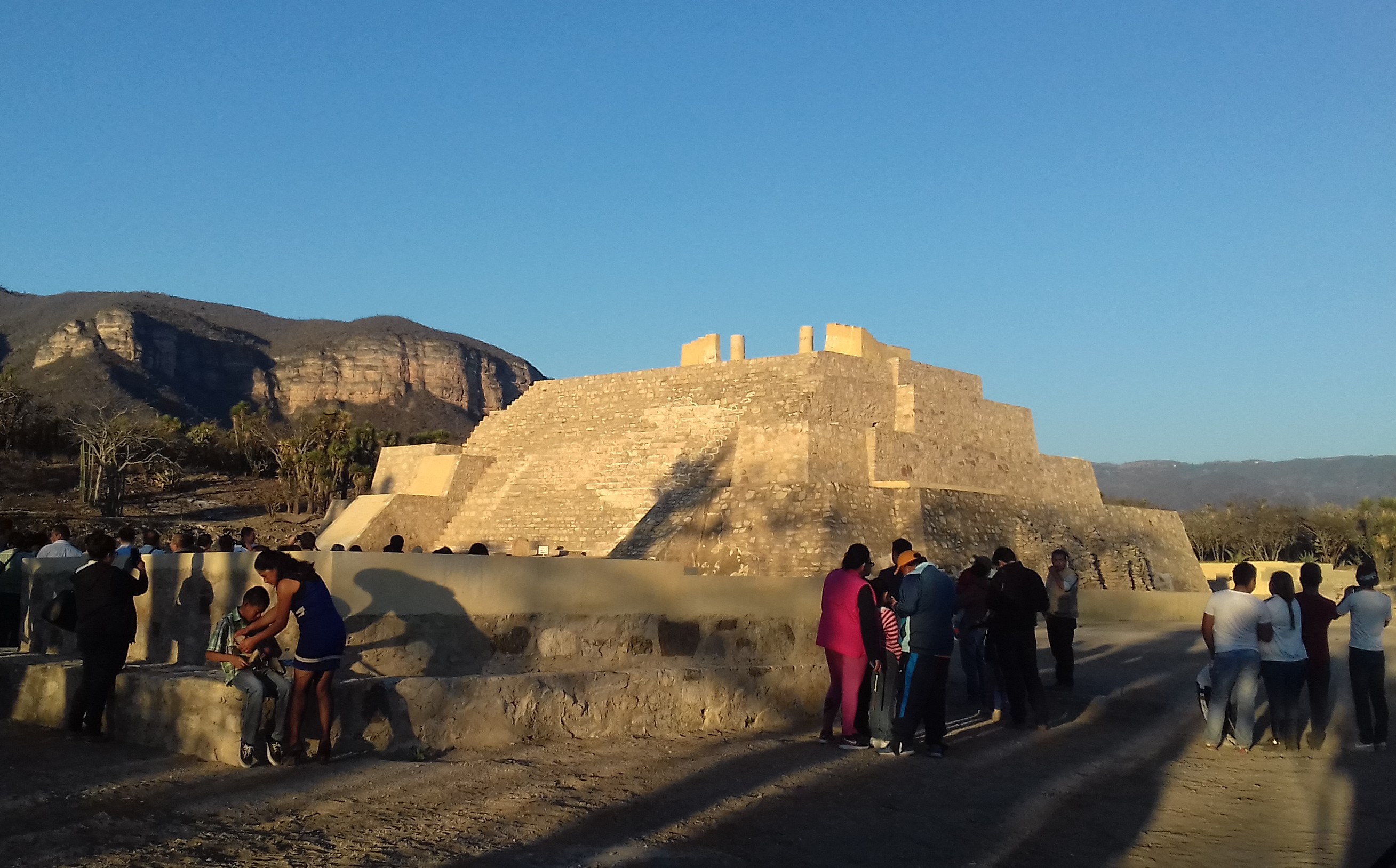 Buscarán pirámides en zona arqueológica de Tehuacán