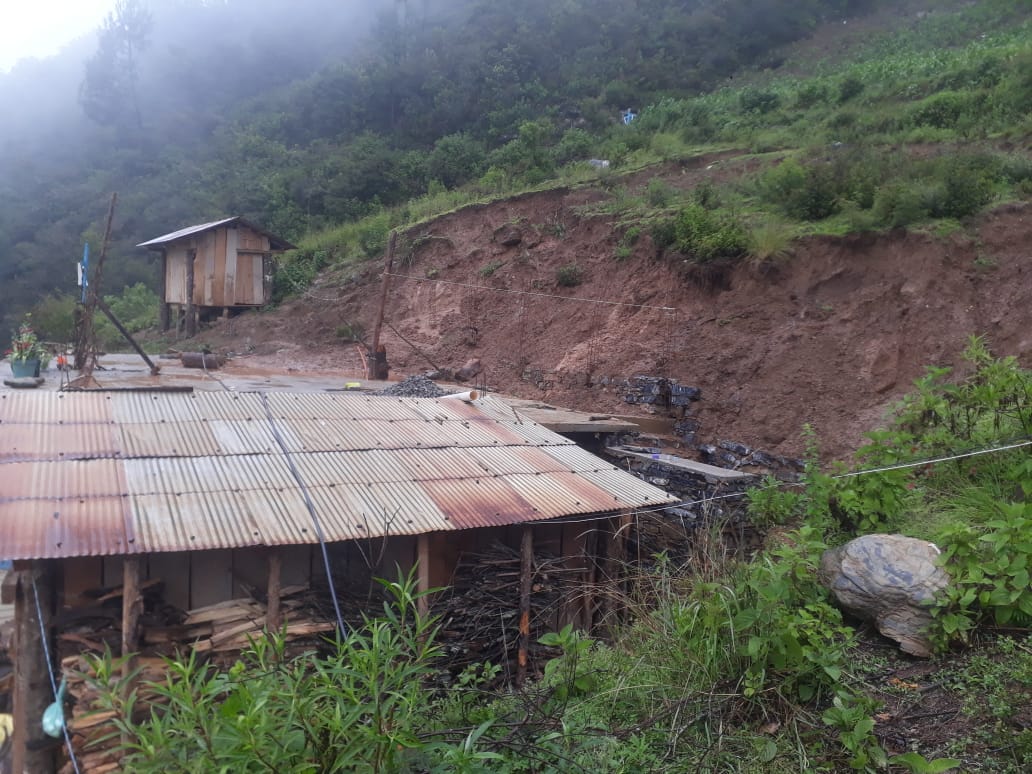 En alerta autoridades de la Sierra Negra por derrumbes tras lluvias