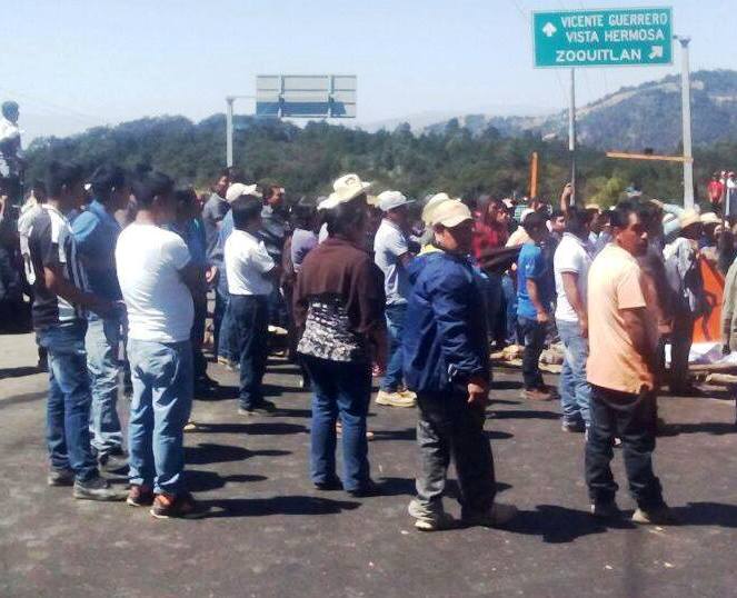 Retienen a síndico y regidor por privatizar el agua en Zoquitlán
