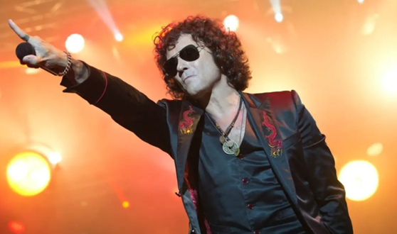 Enrique Bunbury detiene concierto por el uso excesivo del celular 